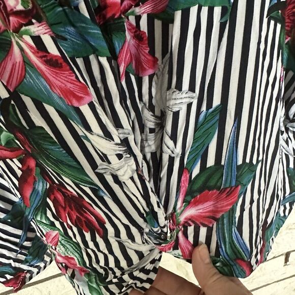 Umgee Blouse Black White Stripe With Tropical Floral Design Front Knot Detail Lg - Picture 4 of 8